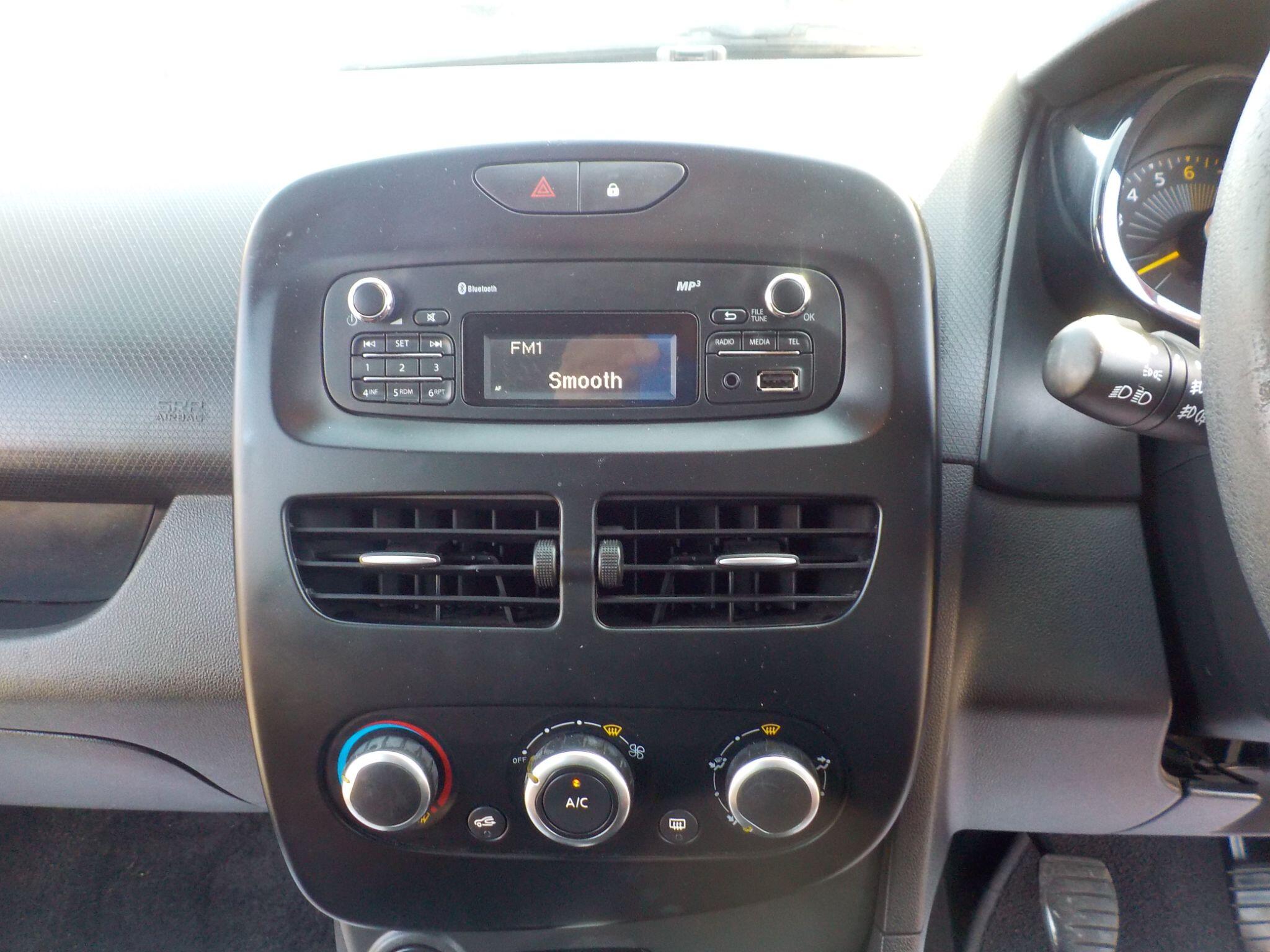 Renault Clio 0.9 TCe Play Euro 6 (s/s) 5dr