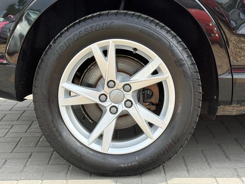 Audi Q3 view 12
