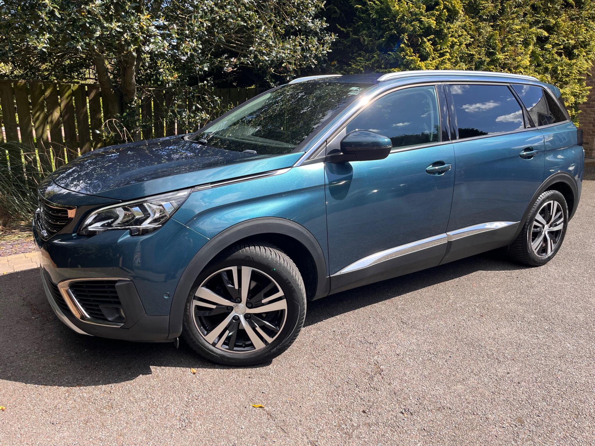 Peugeot 5008 view 5