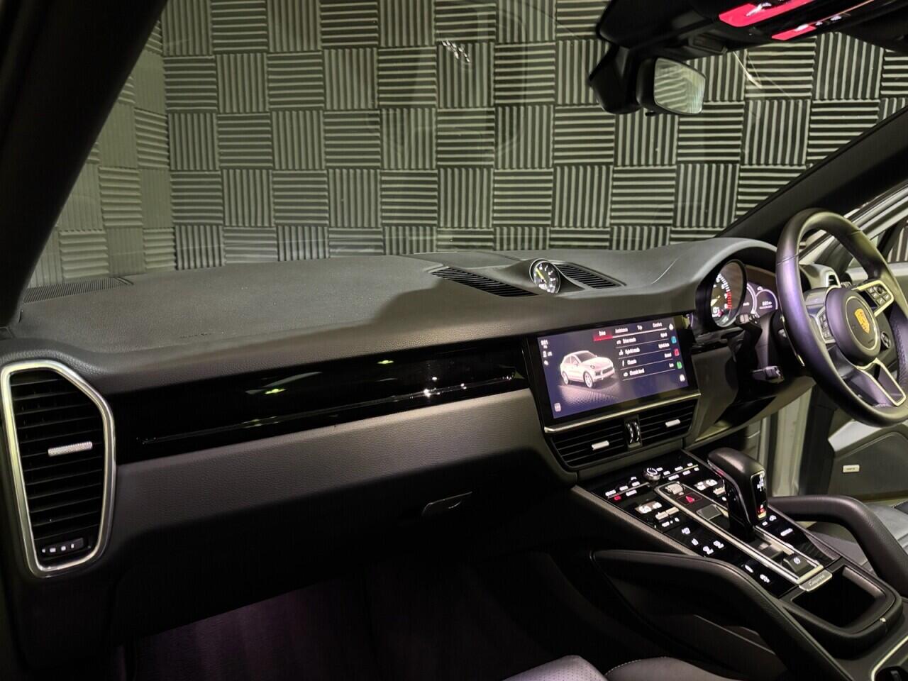 Porsche Cayenne view 13
