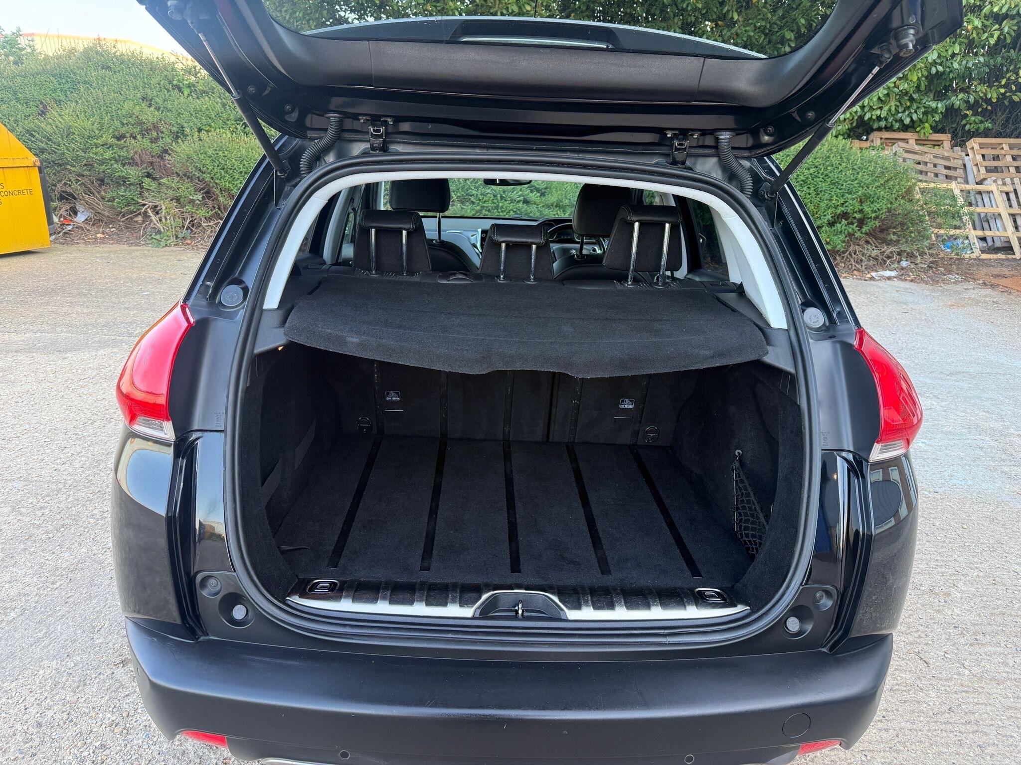 Peugeot 2008 view 11
