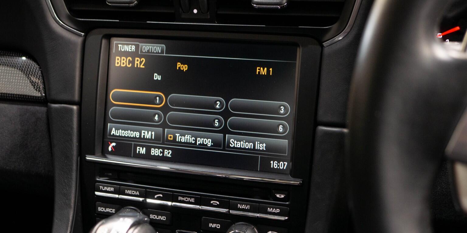 Porsche 911 view 40