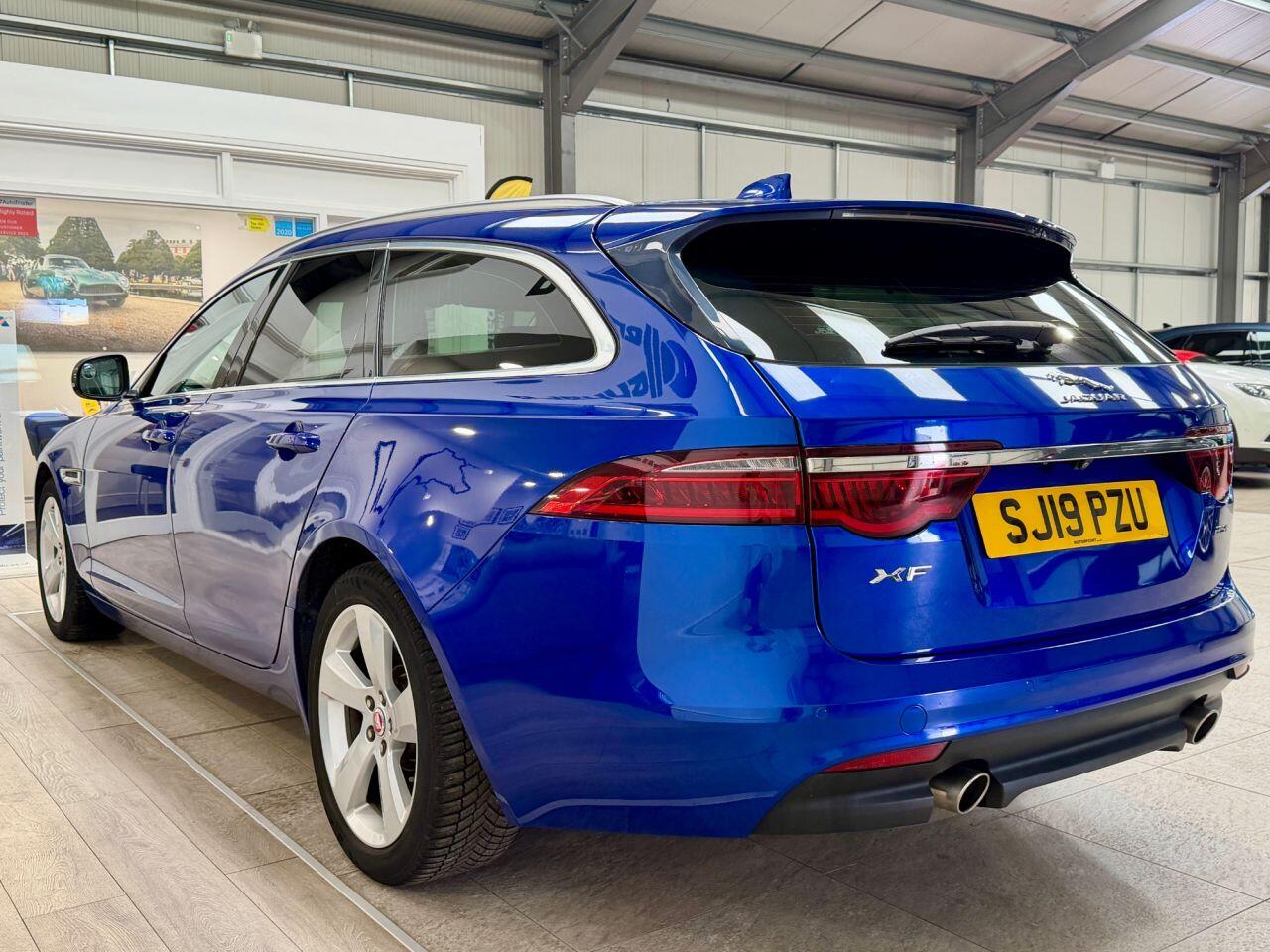 Jaguar XF view 19