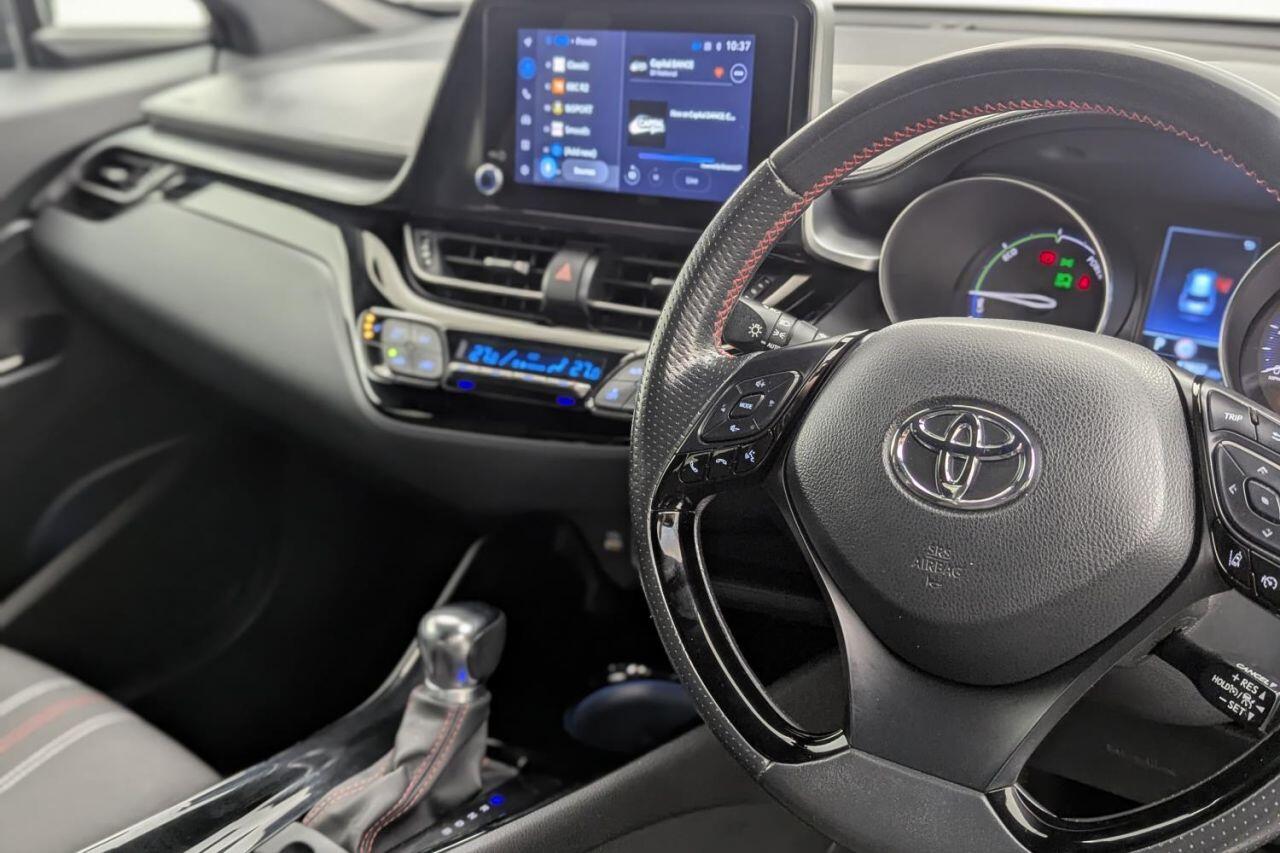 Toyota C-HR view 35