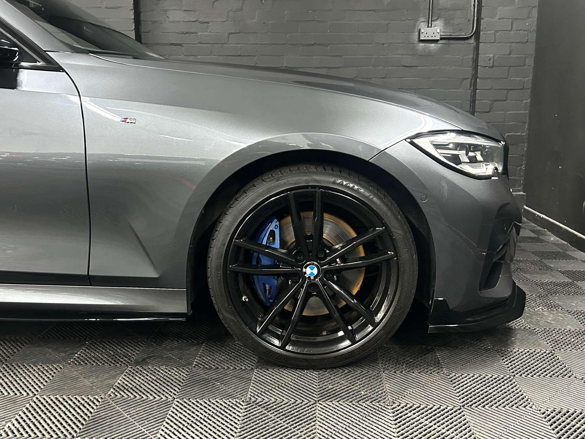 BMW 3 Series view 19