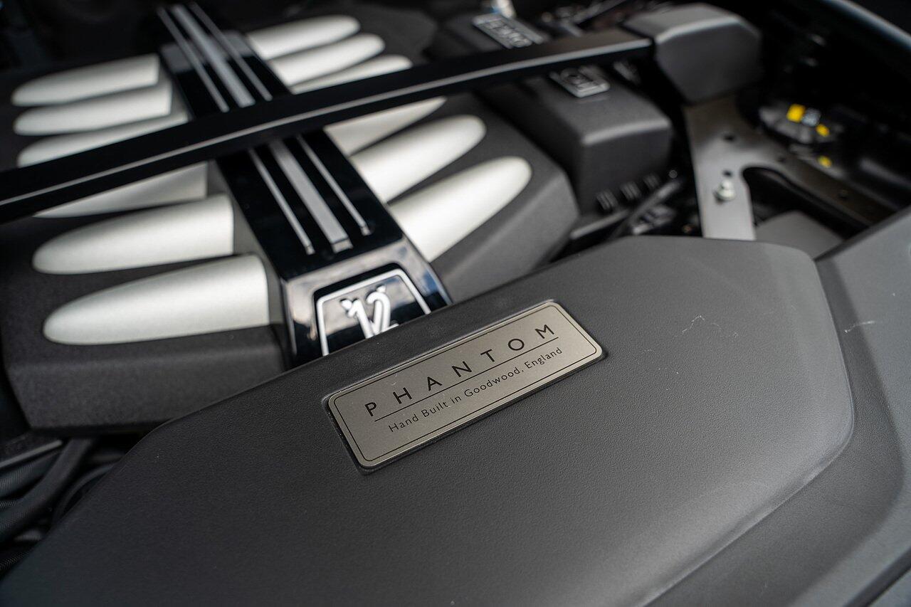 Rolls-Royce Phantom view 101