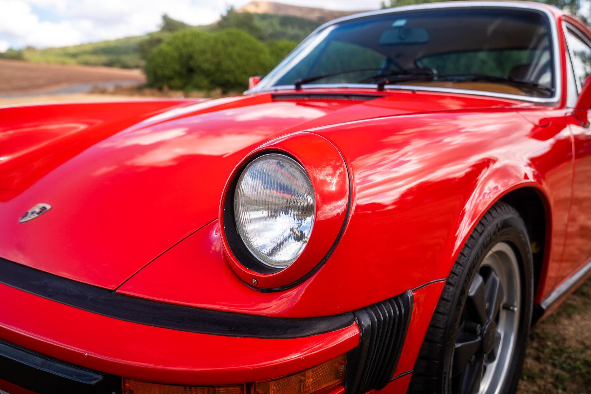 Porsche 911 view 39
