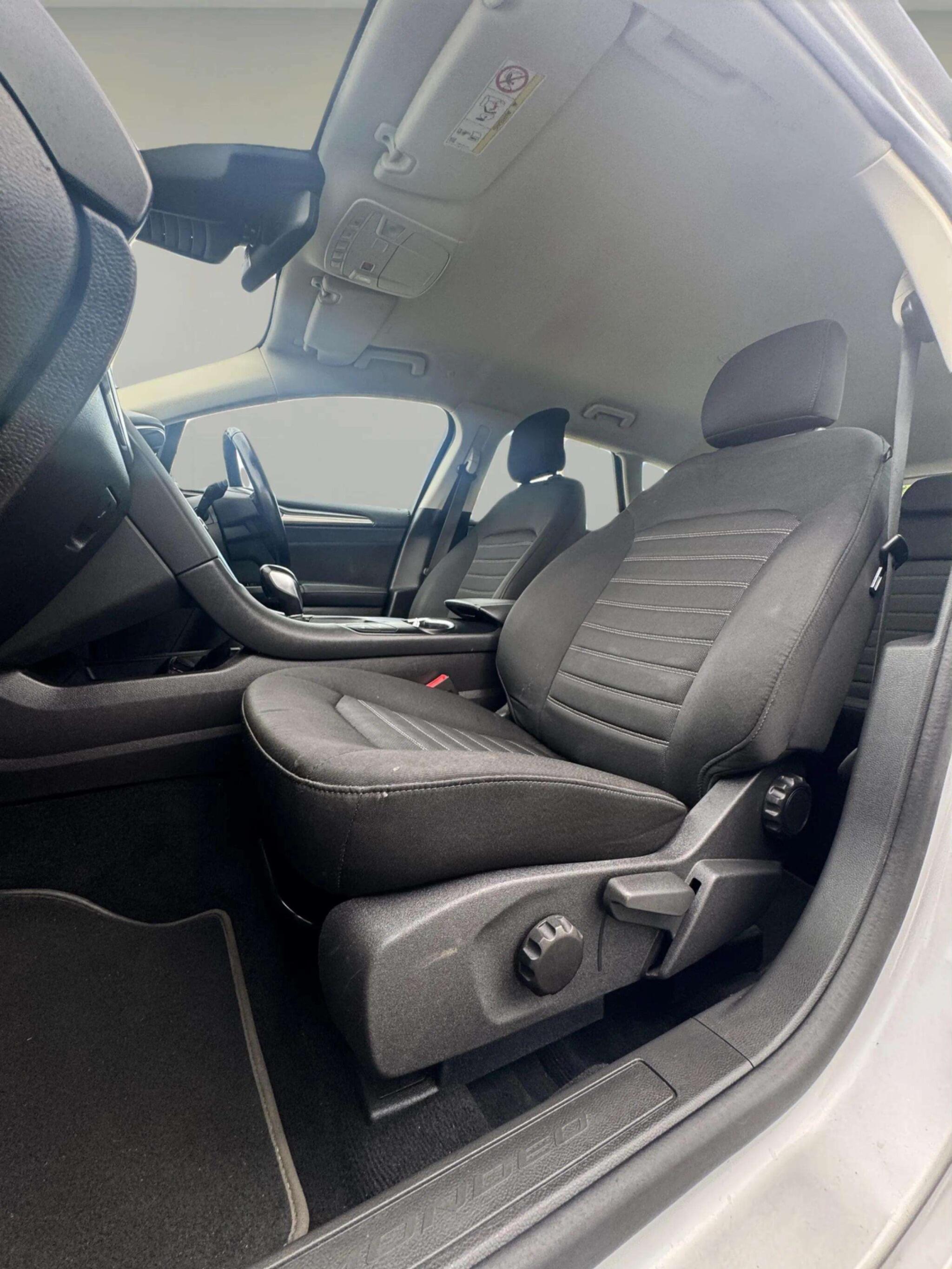 Ford Mondeo view 50