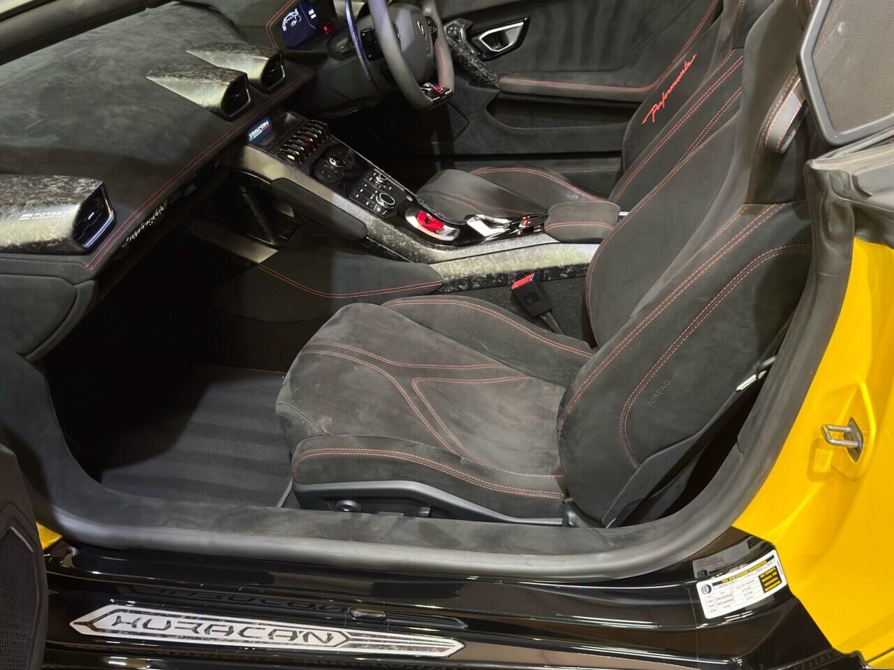 Lamborghini Performante Spyder view 21
