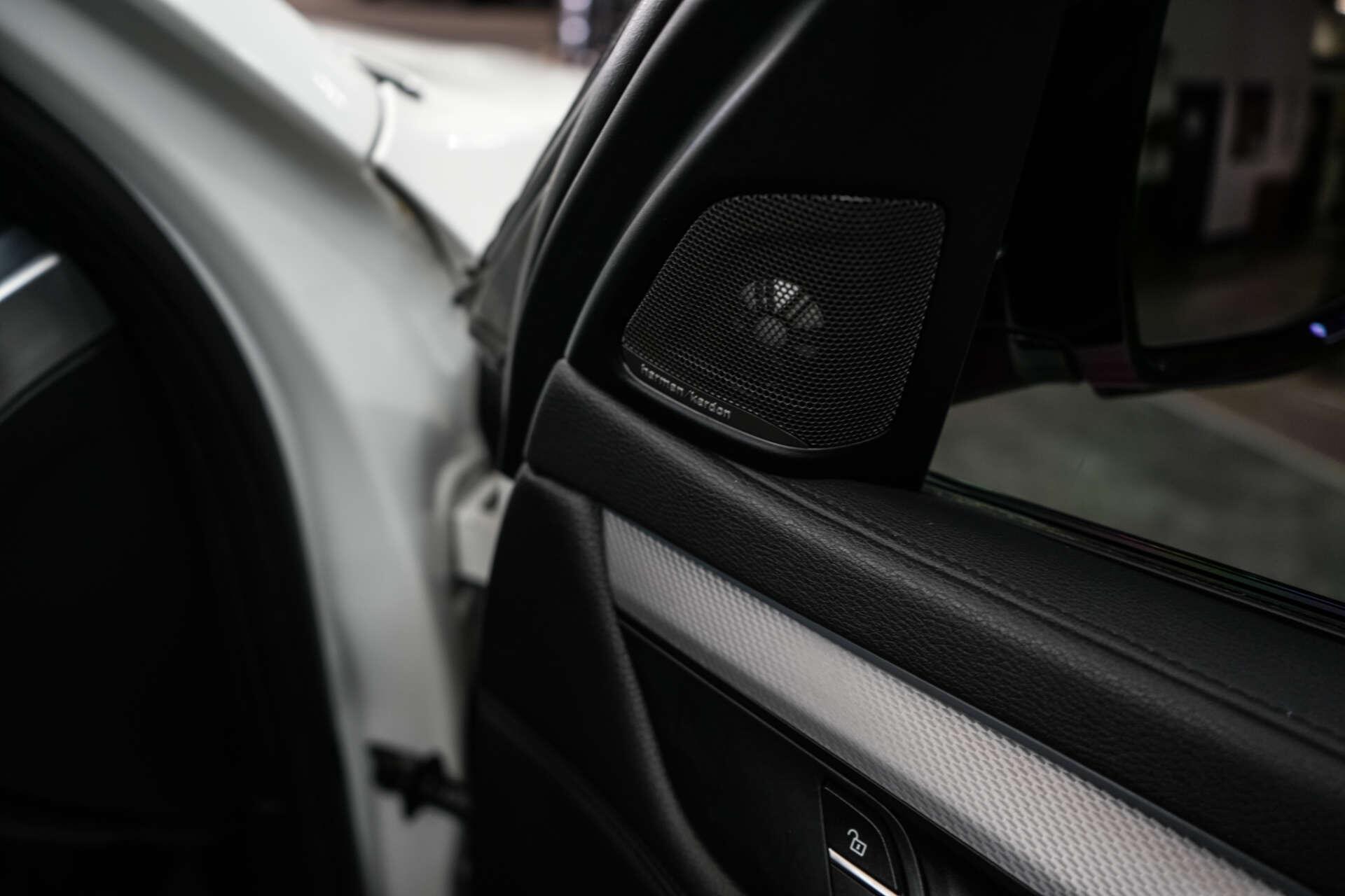 BMW X6 view 19