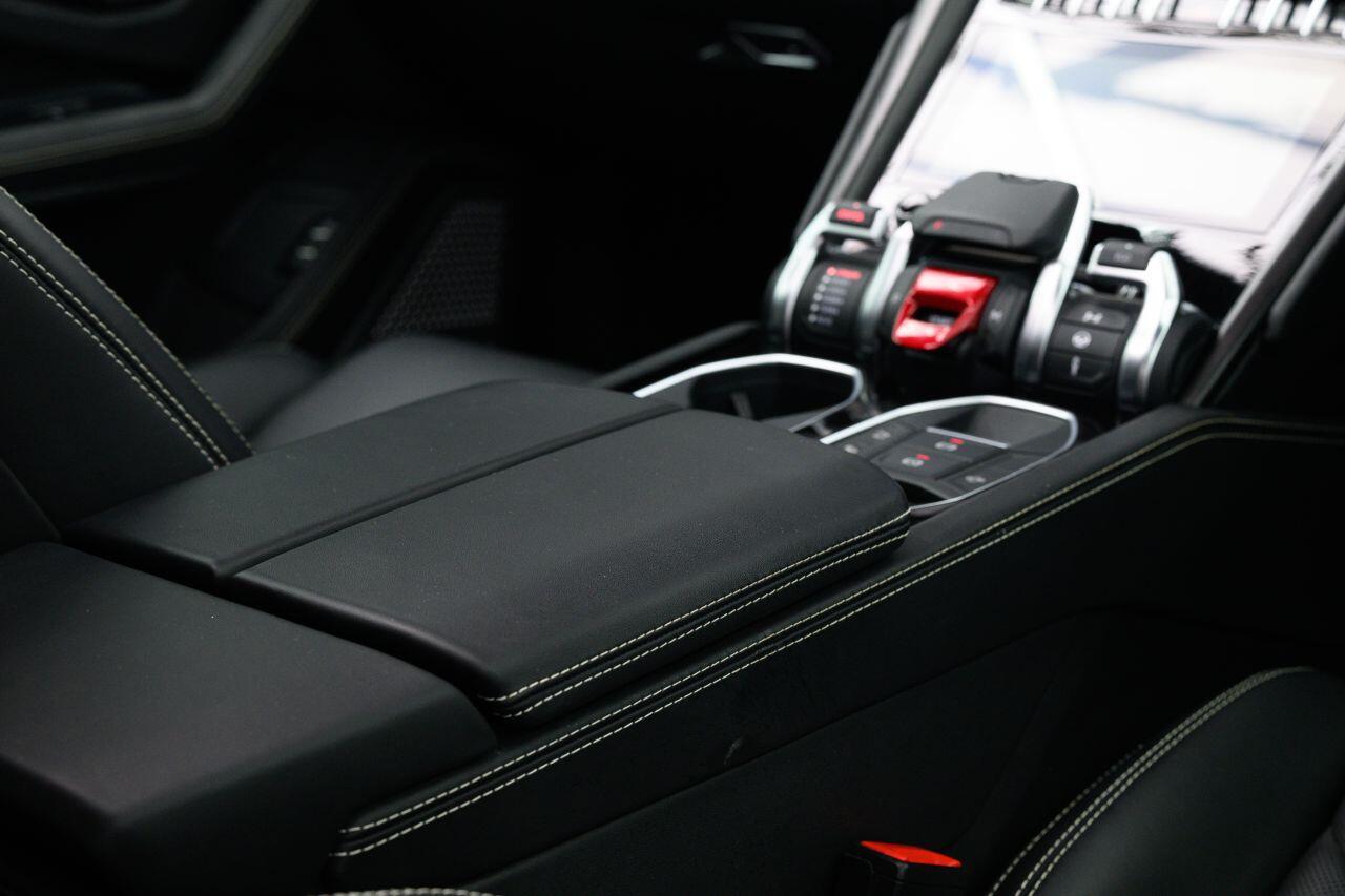 Lamborghini Urus view 29