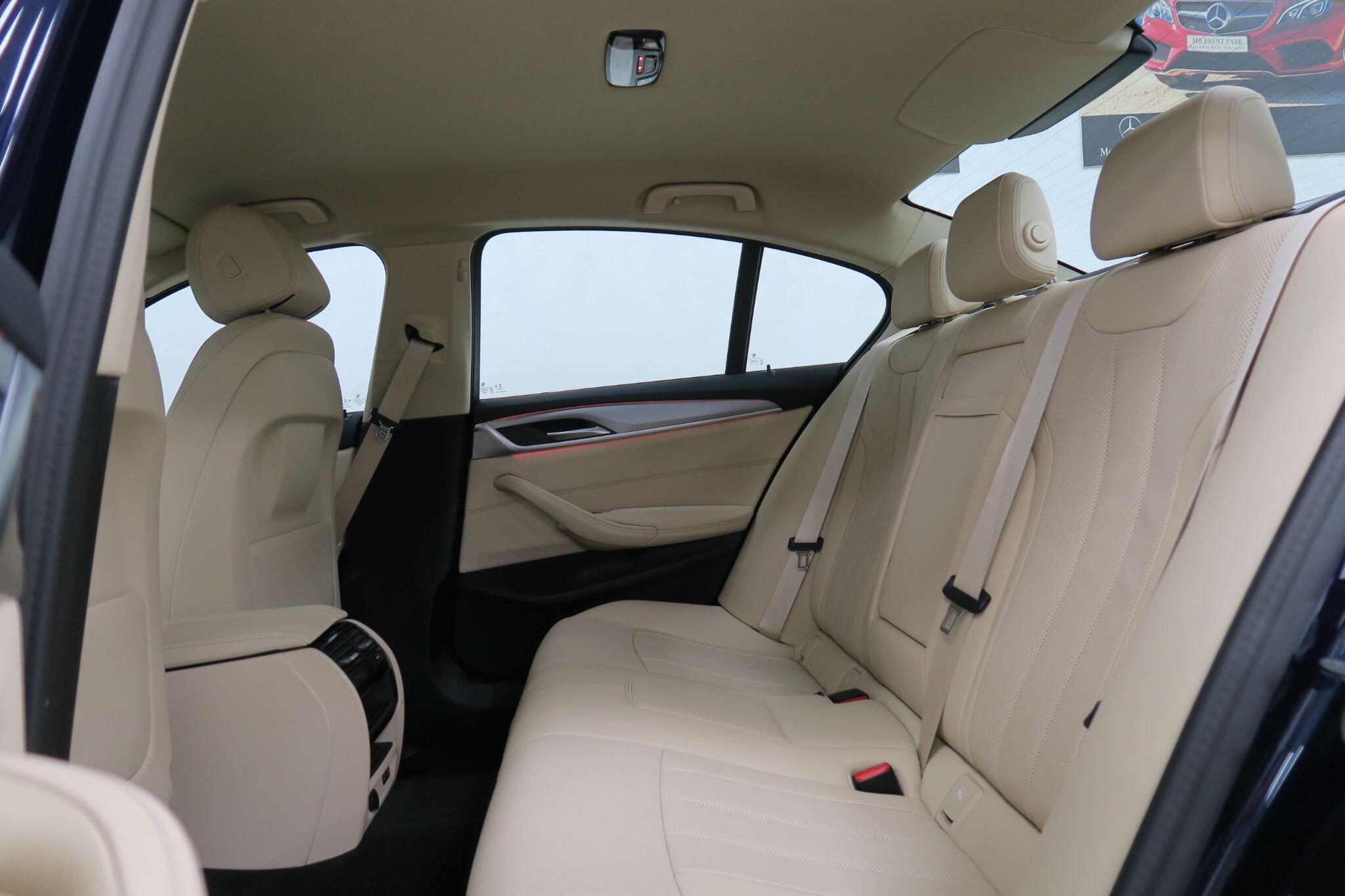 BMW 5 Series view 13