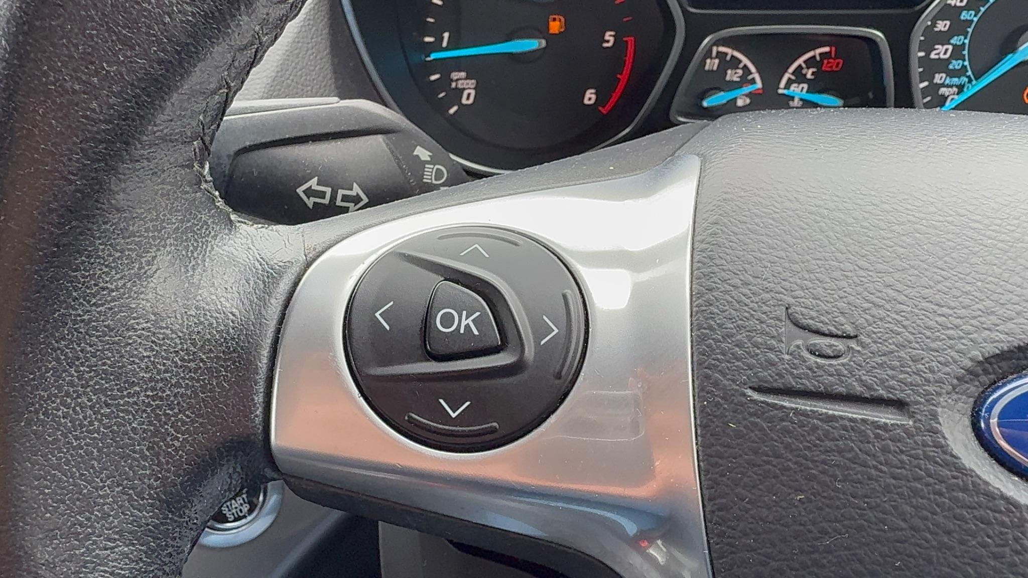2014 Ford Kuga 2.0 TDCi Zetec AWD Euro 5 5dr • 87,800 miles image 24