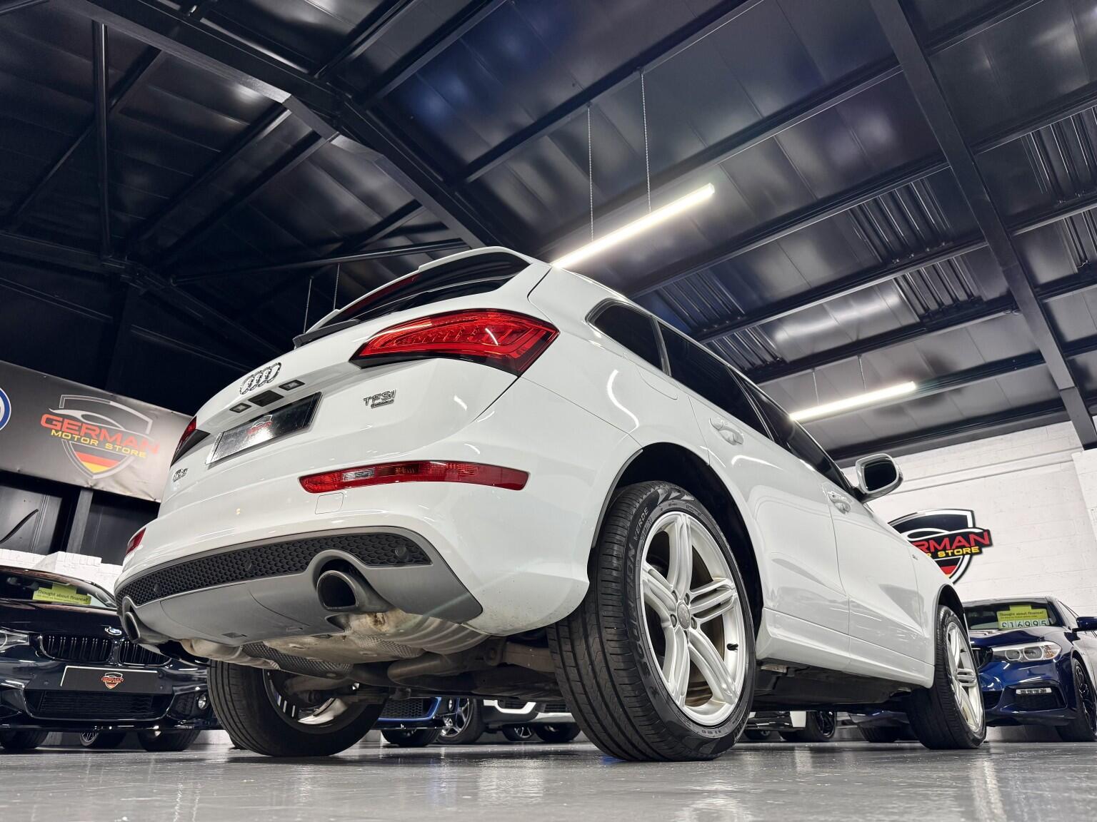 Audi Q5 view 8
