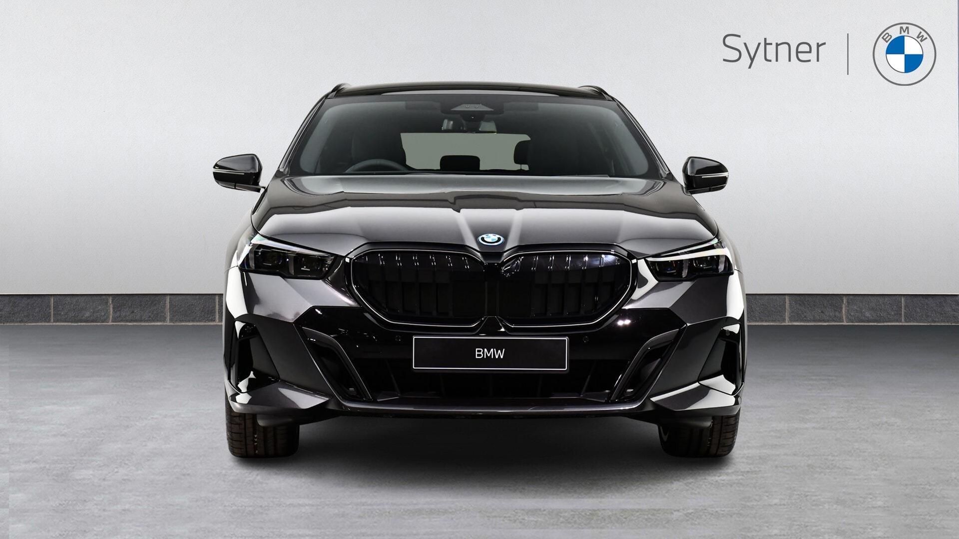 BMW 5 Series view 16