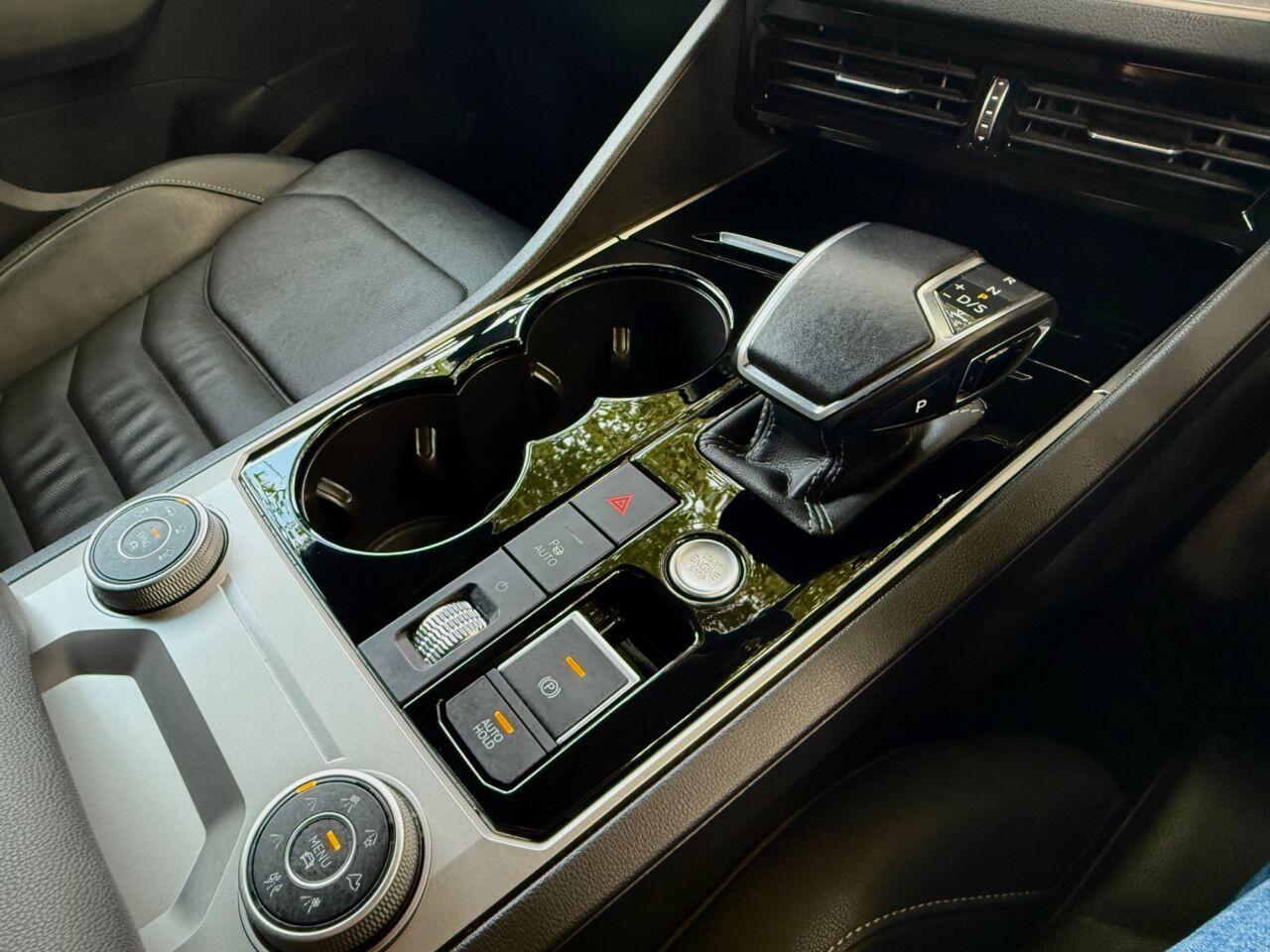 Volkswagen Touareg view 39