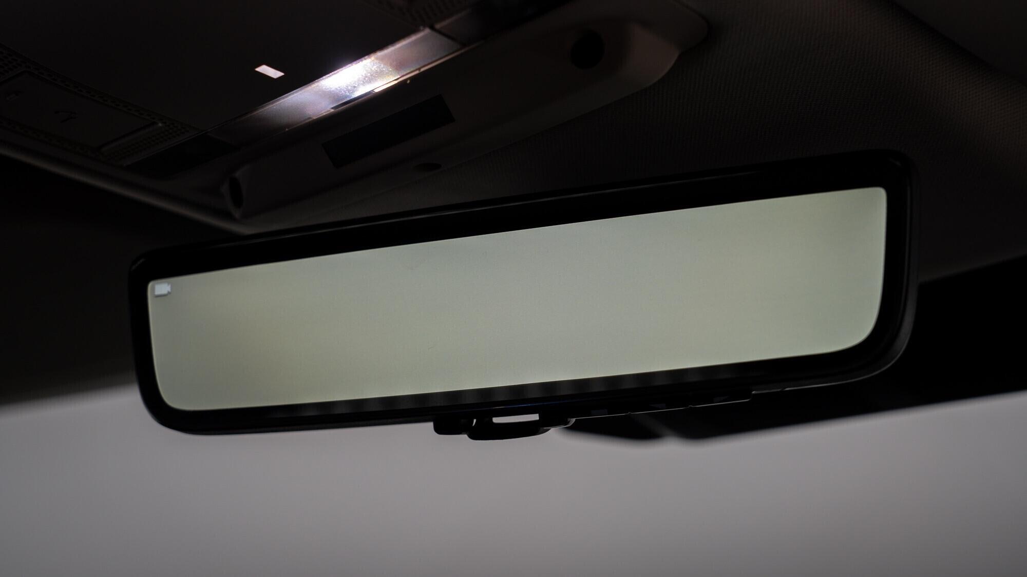 Land Rover Defender view 32