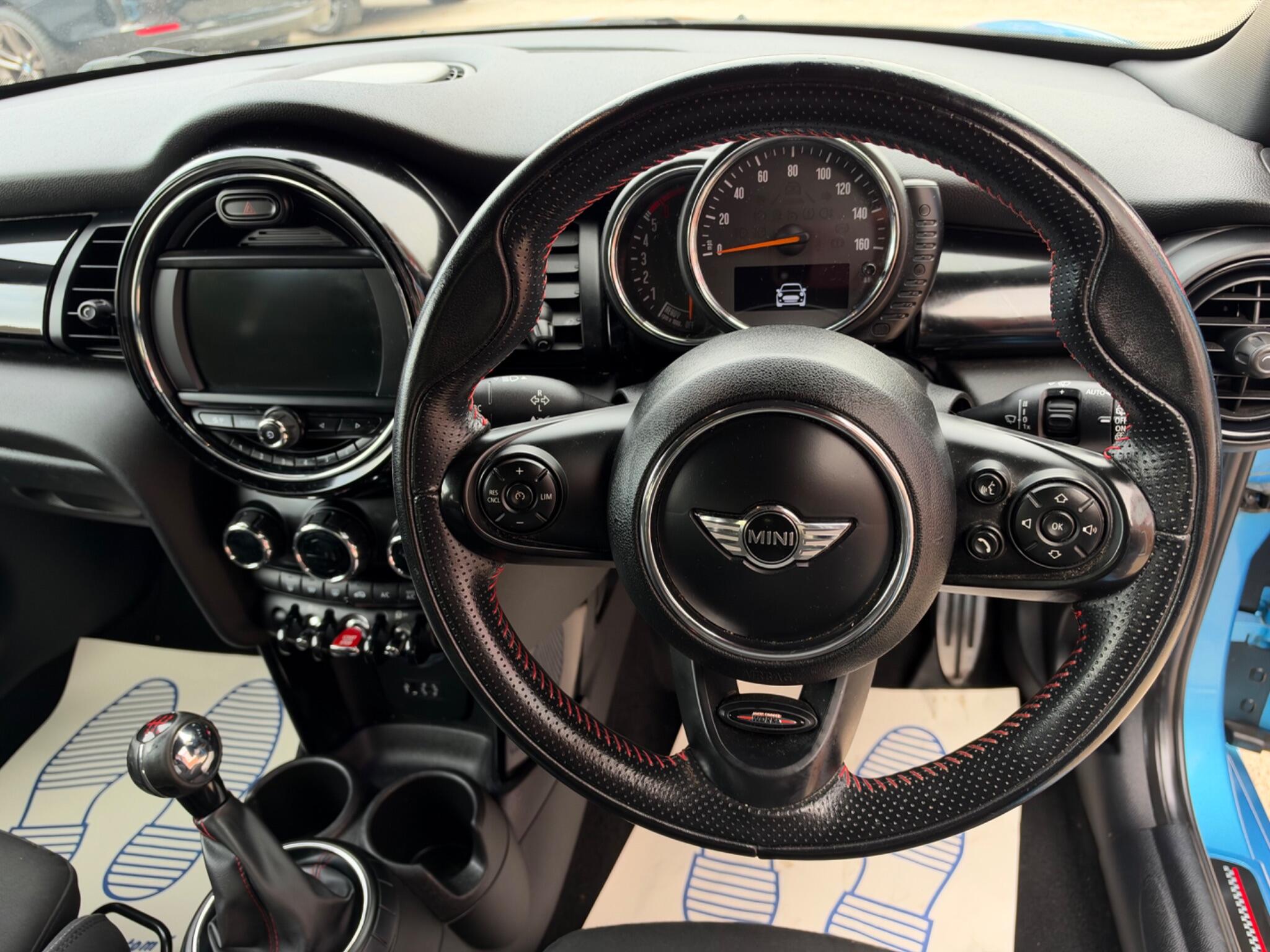 Mini Hatch view 11