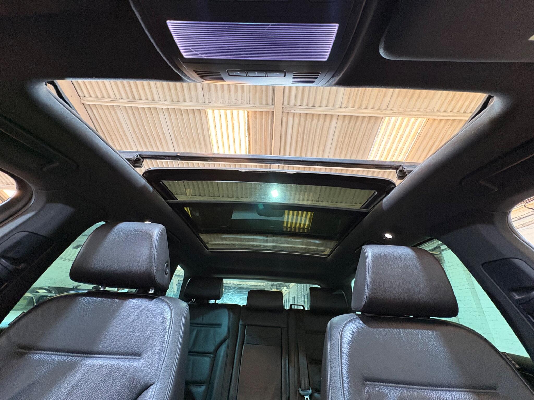 Volkswagen Touareg view 9
