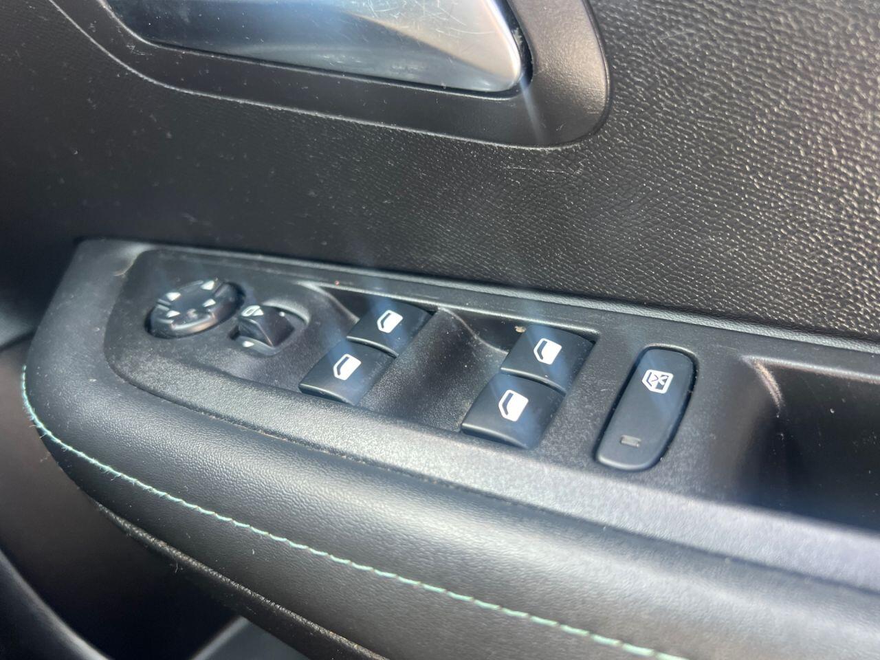 Peugeot 208 view 21