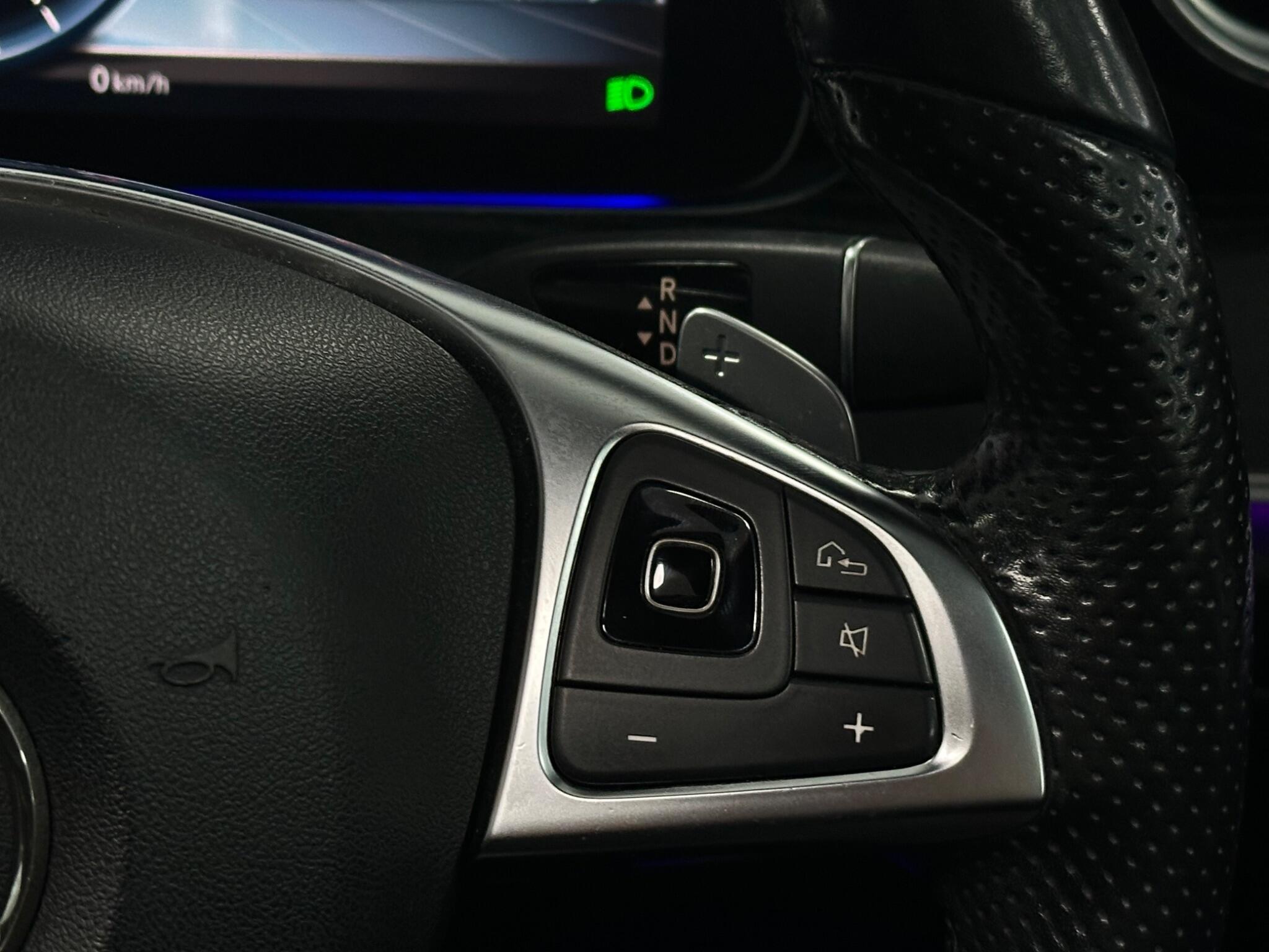 Mercedes-Benz E Class view 26