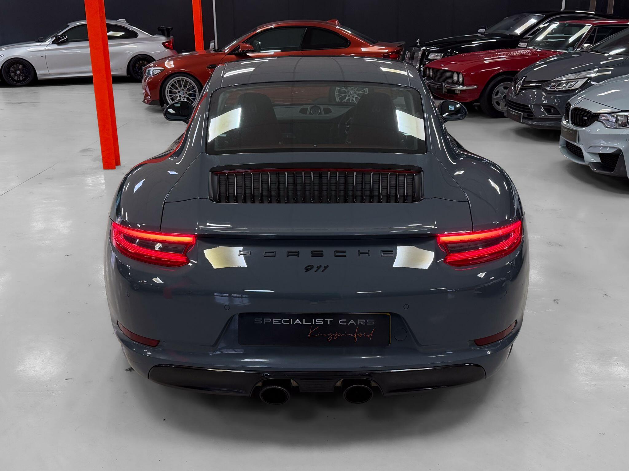 Porsche 911 view 16