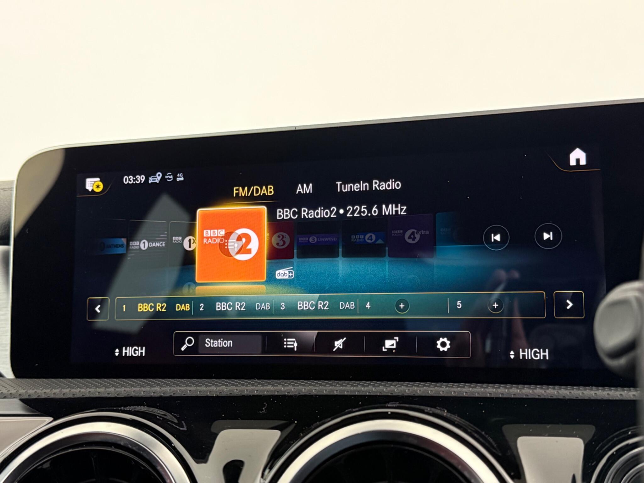 Mercedes-Benz Cla view 23