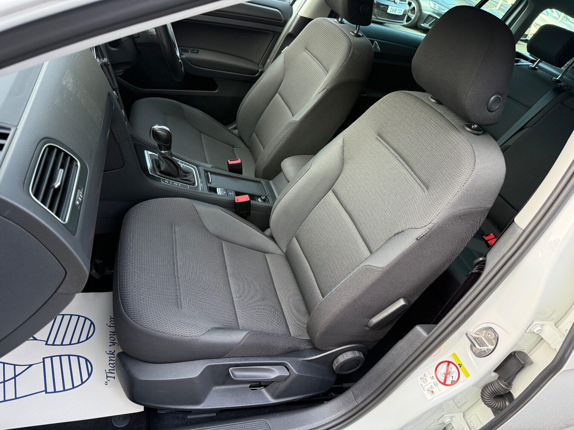 Volkswagen Golf view 24