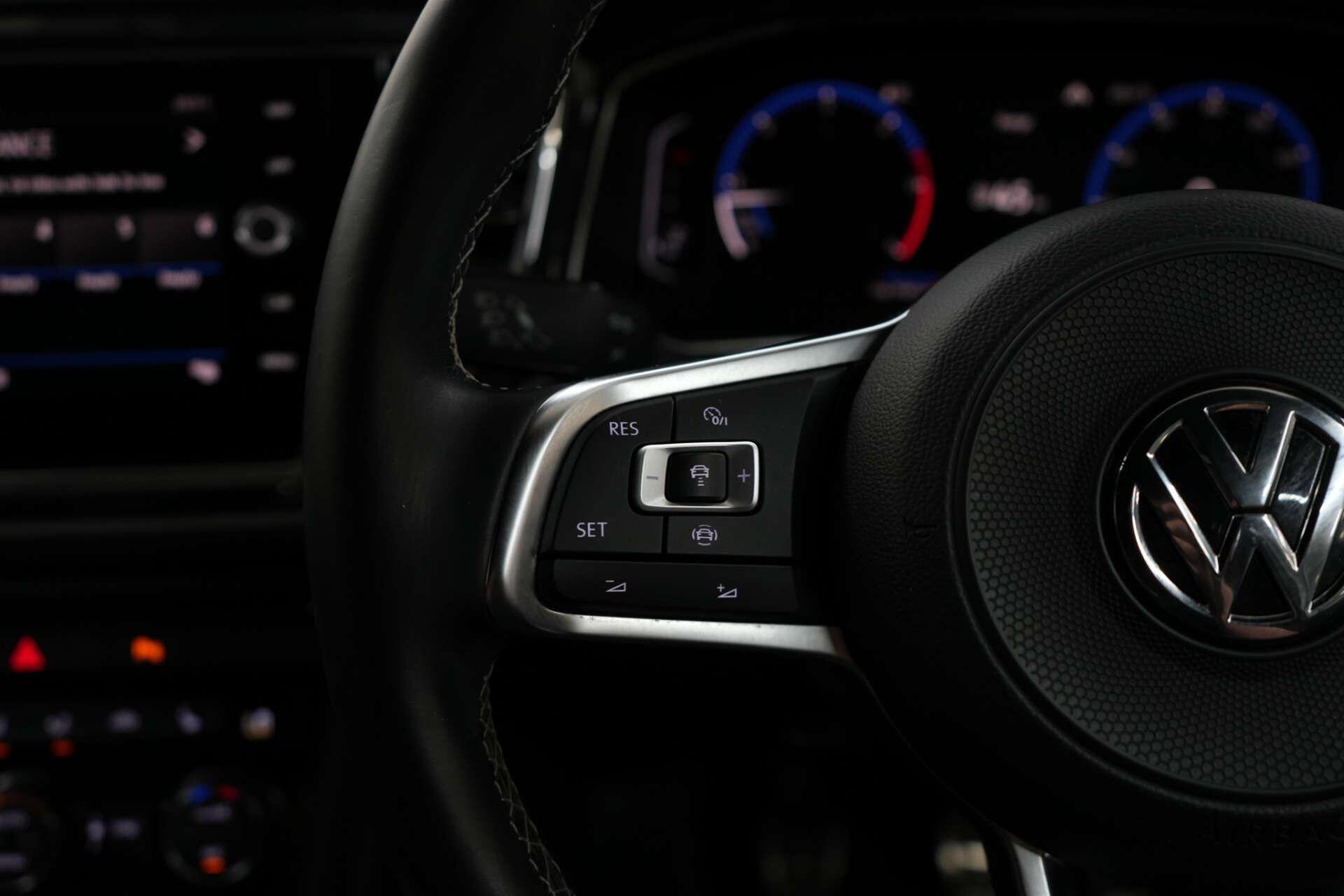 Volkswagen T-Roc view 36