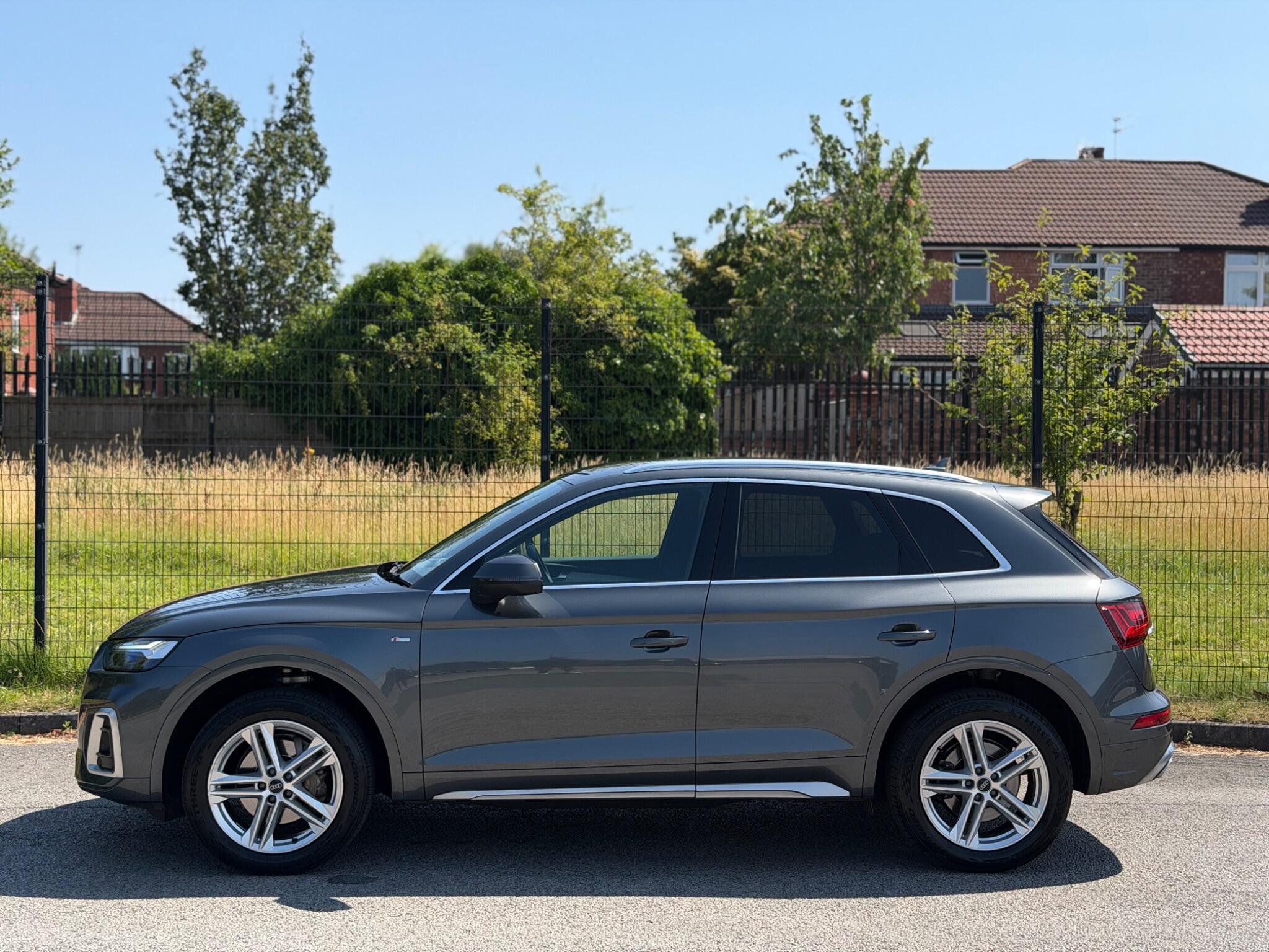 Audi Q5 view 10