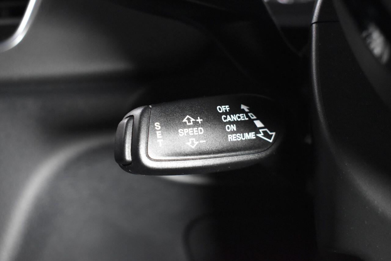 Audi Q3 view 6