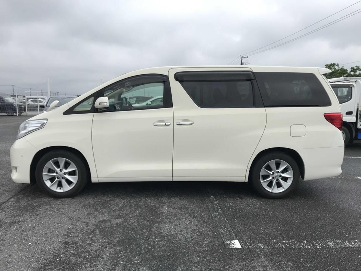 Toyota Alphard view 4