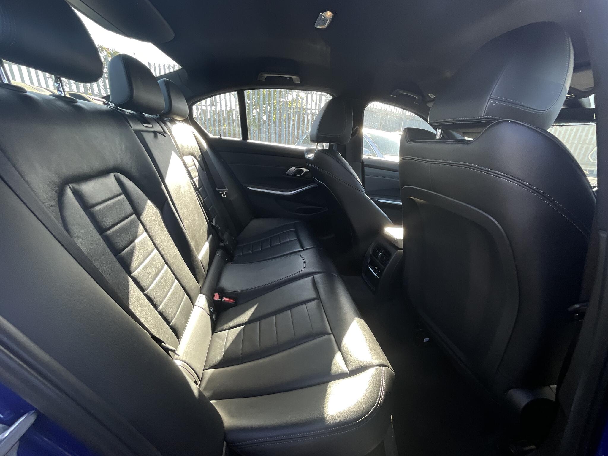 BMW 3 Series view 9