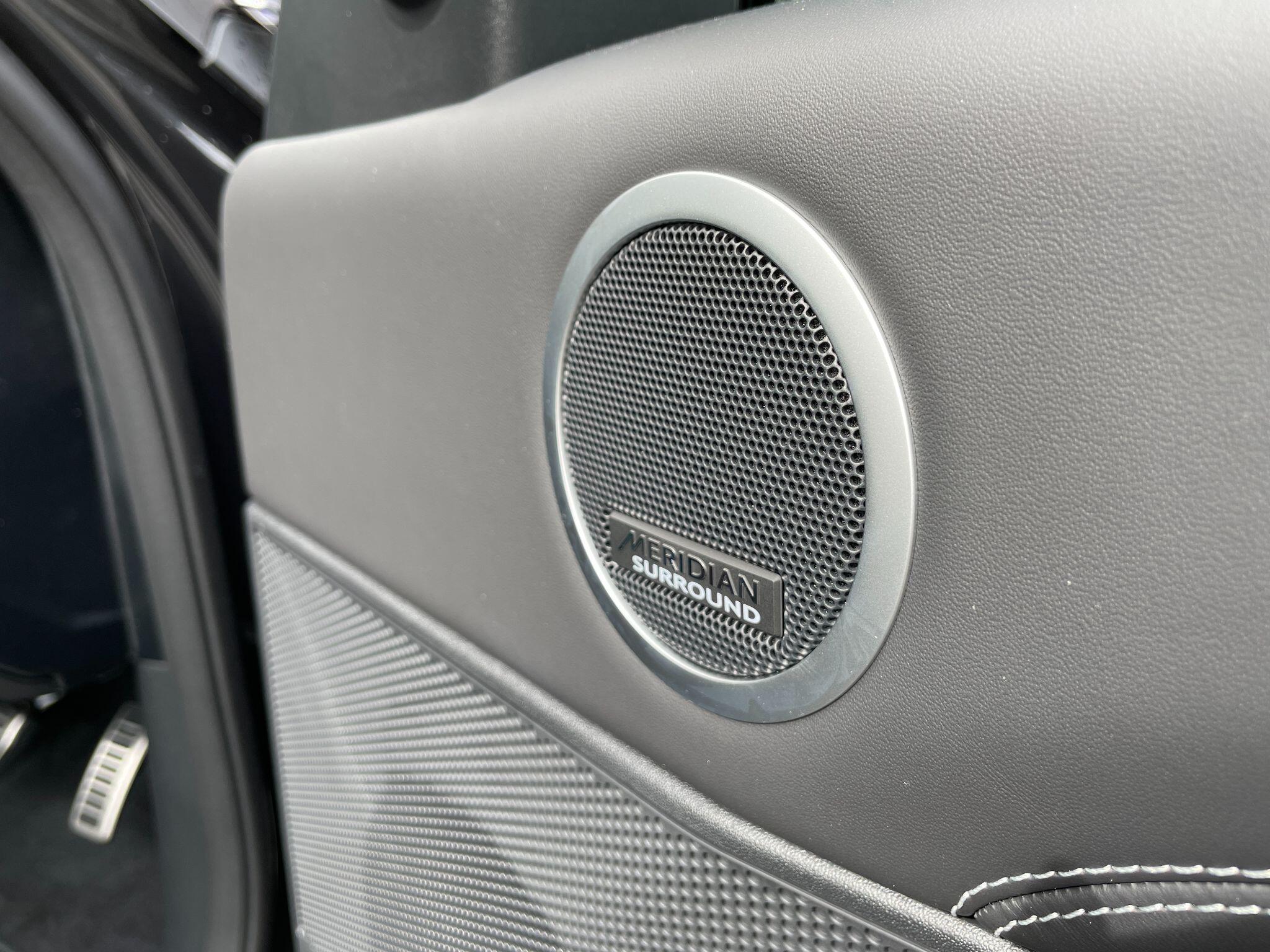 Land Rover Discovery view 15