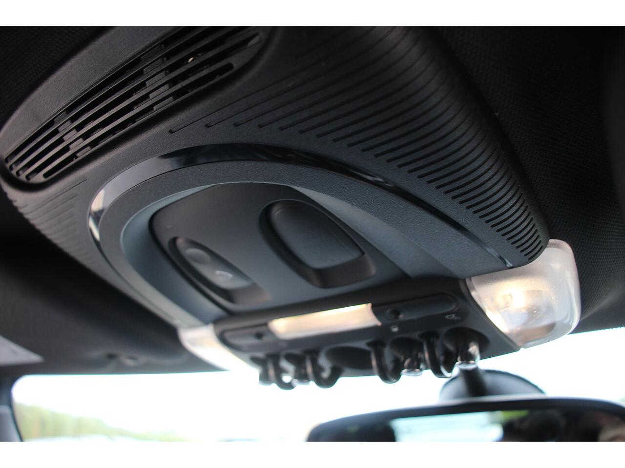Mini Hatch view 27