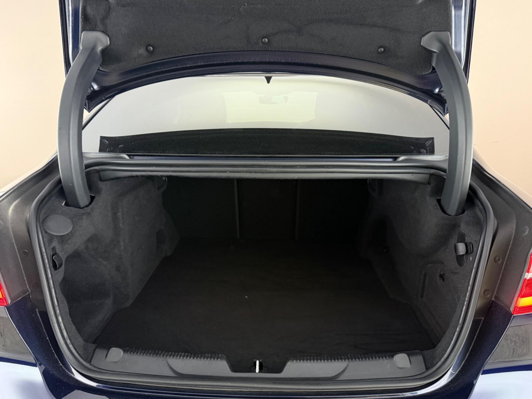Jaguar Xe view 10