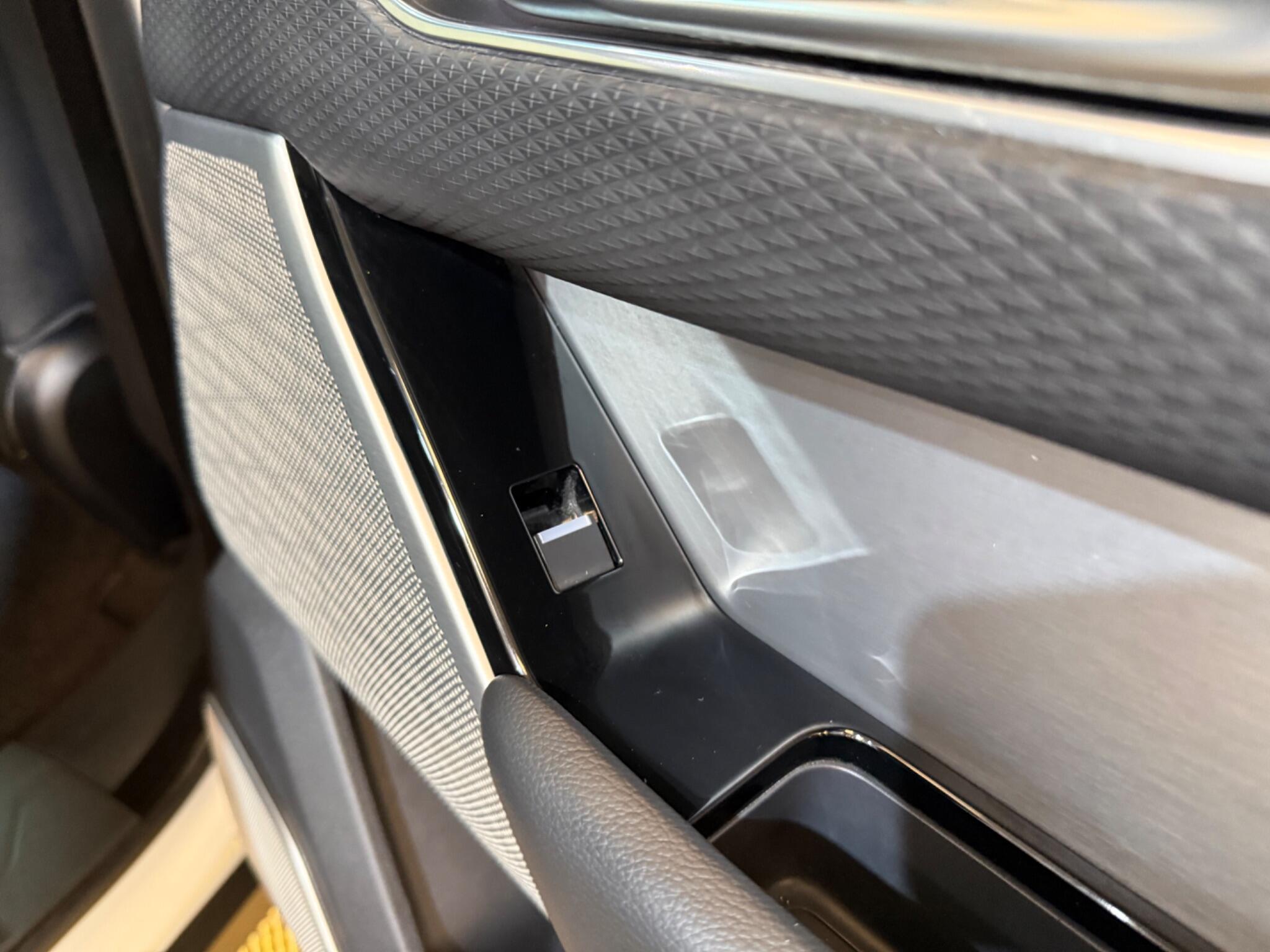 Land Rover Range Rover Velar view 50