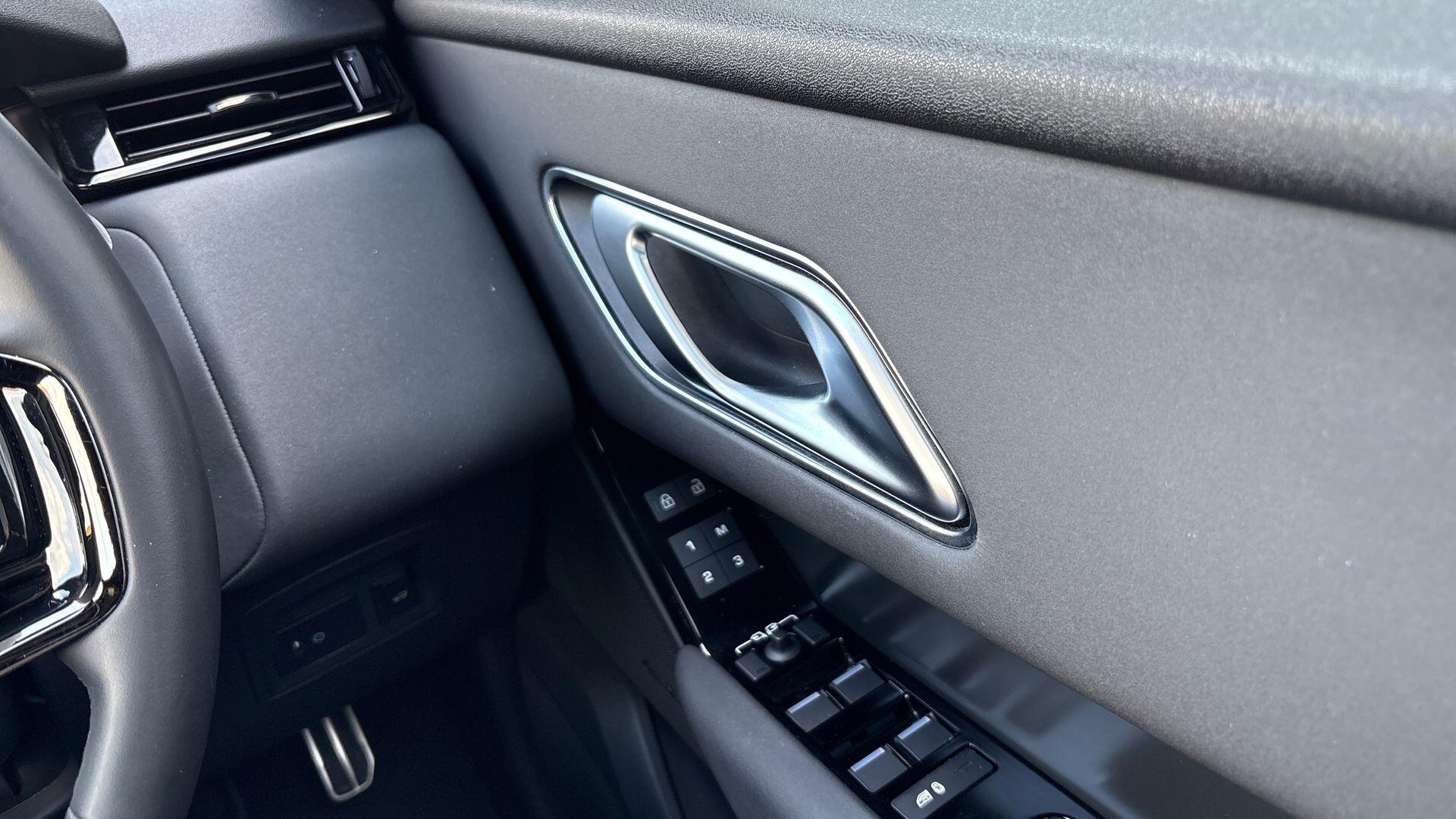 Land Rover Range Rover Velar view 40