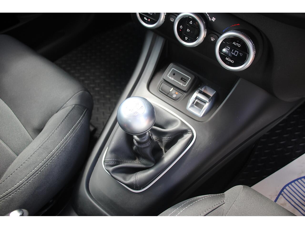Alfa Romeo Giulietta view 26