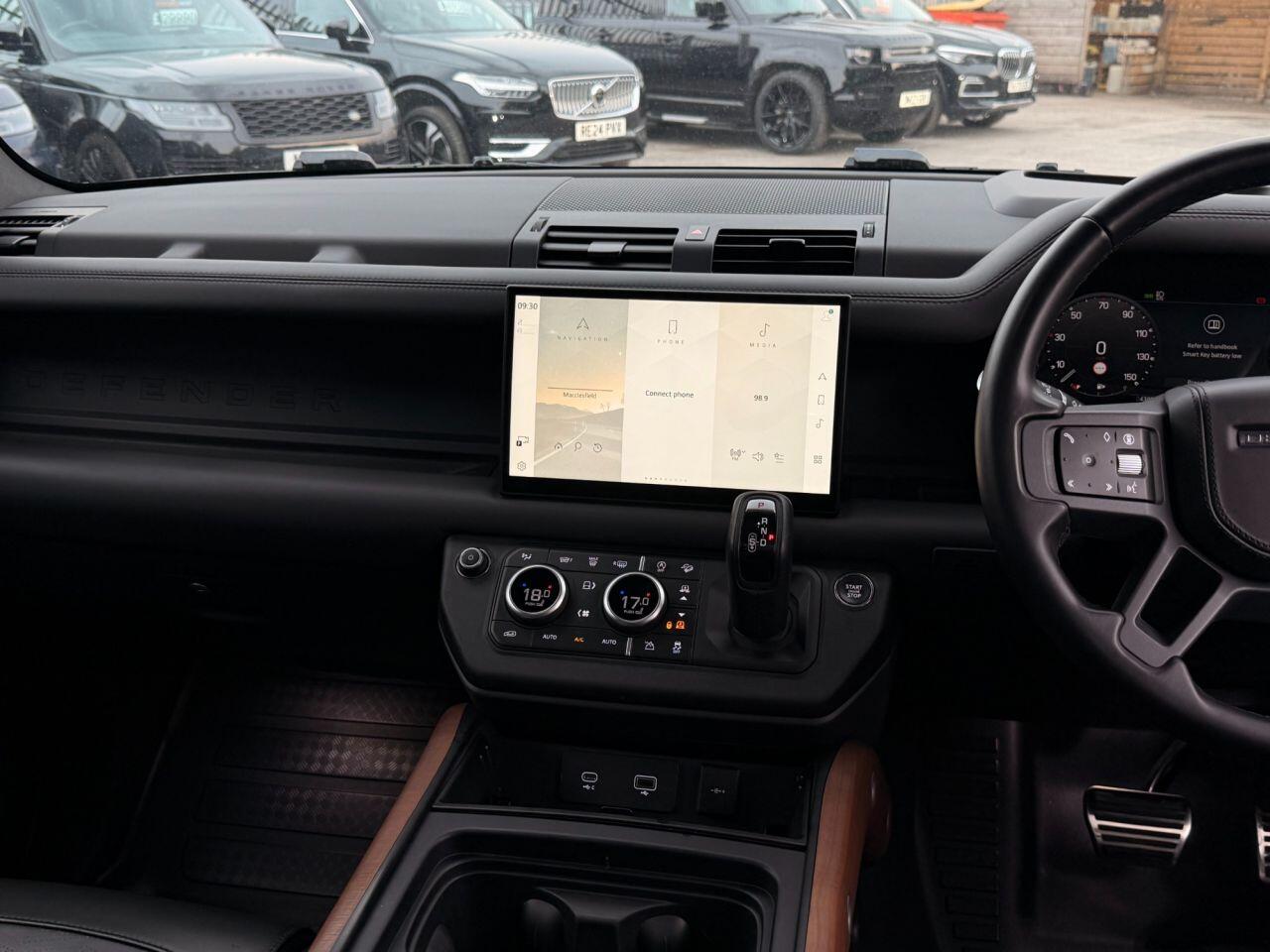 Land Rover Defender view 35