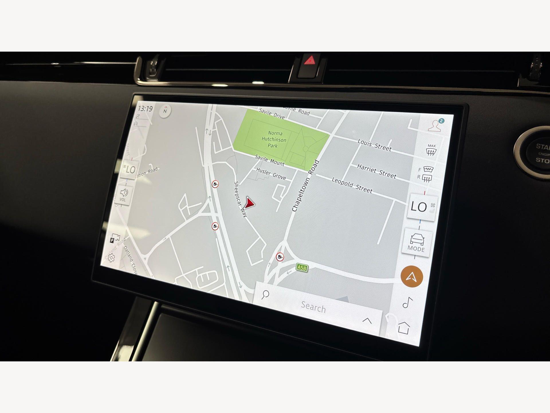 Land Rover Discovery Sport view 13