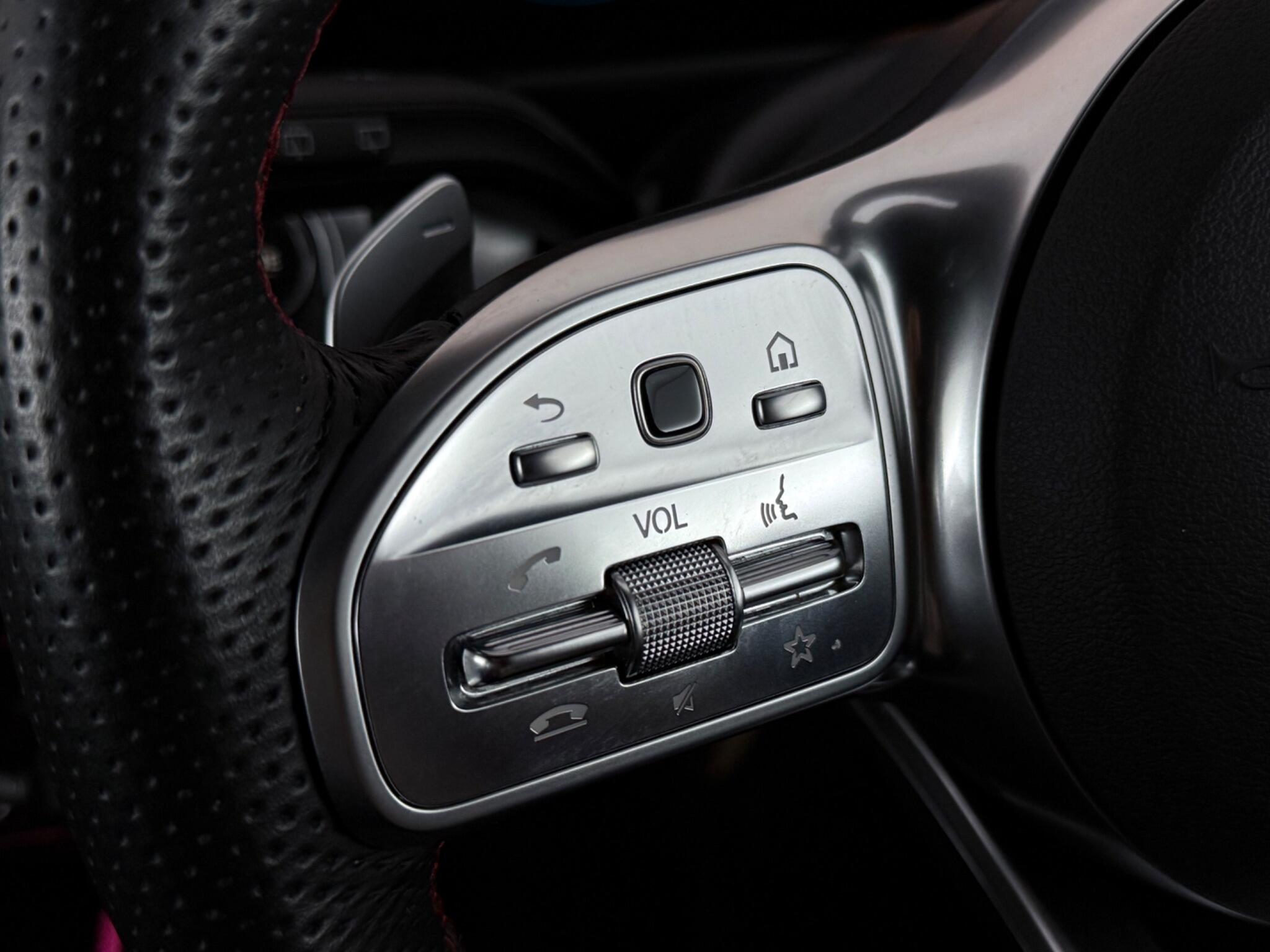 Mercedes-Benz GLB view 14