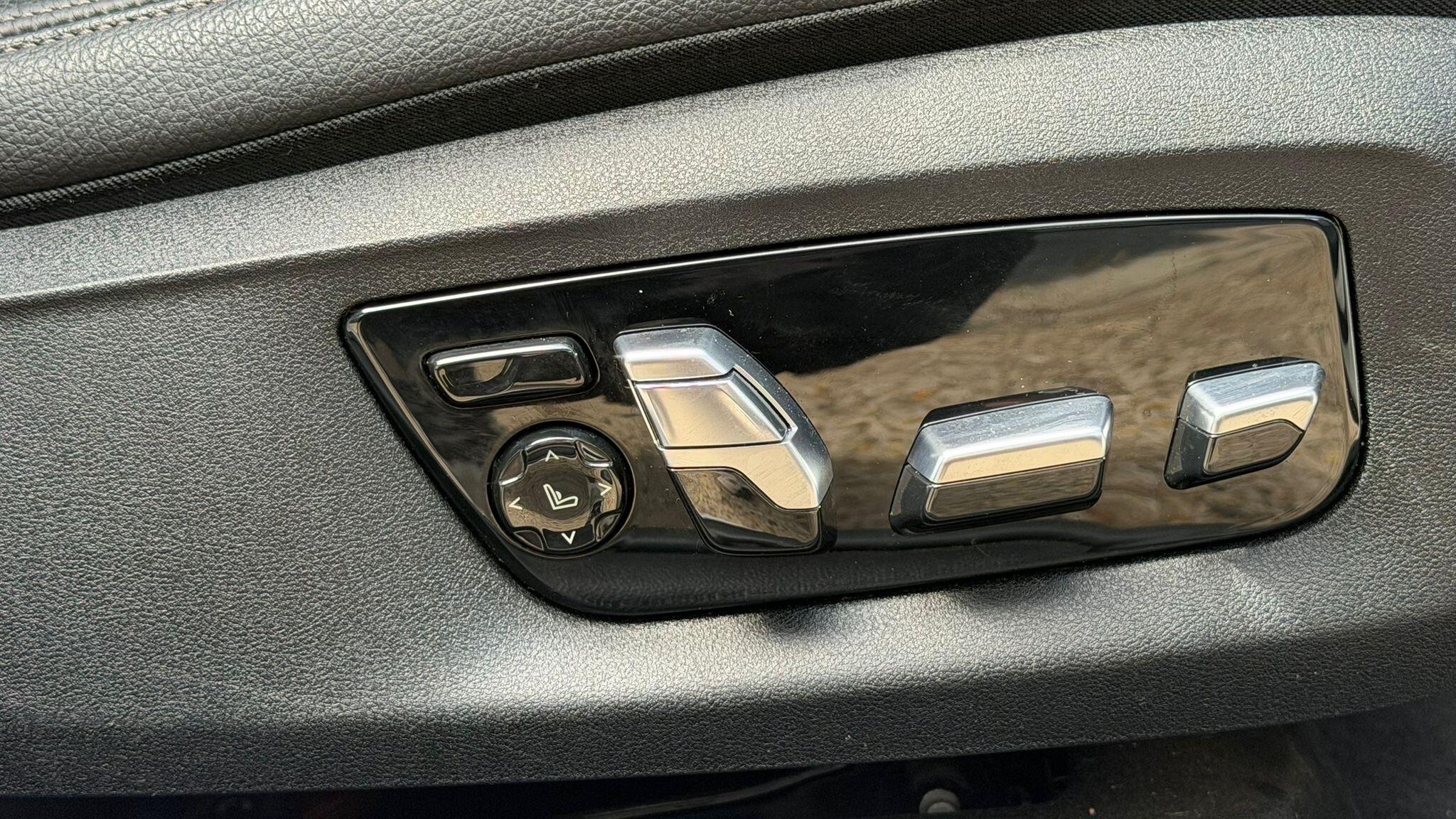 BMW 5 Series view 32