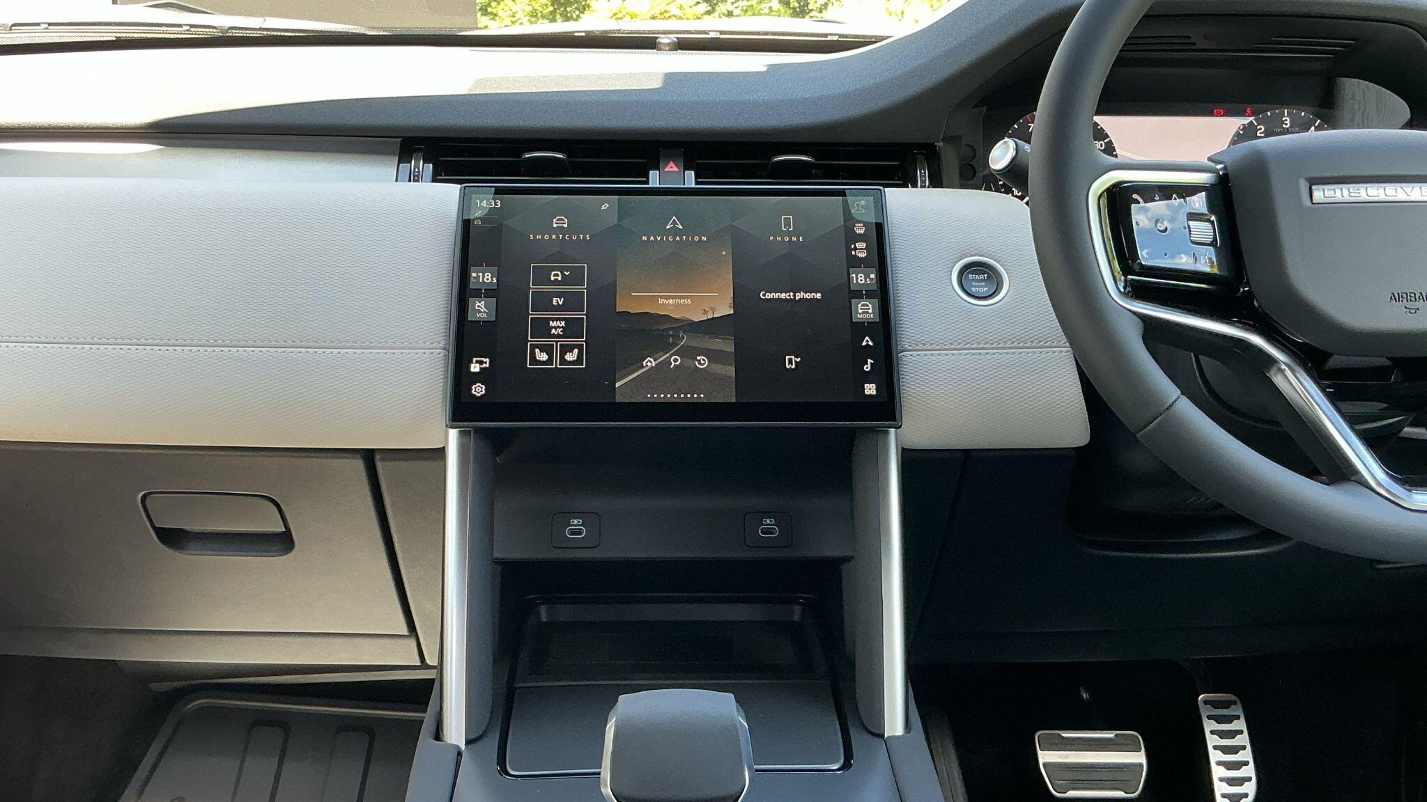 Land Rover Discovery Sport view 18