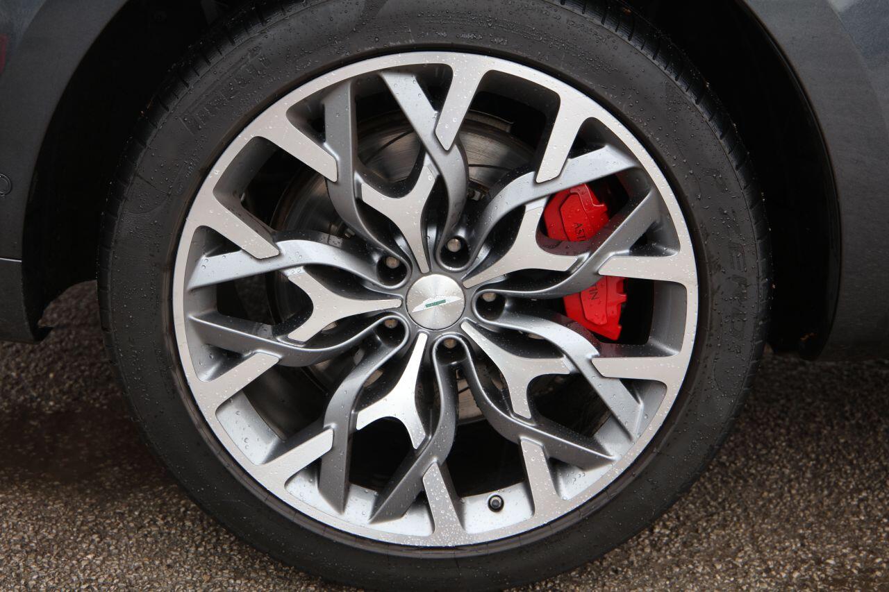 Aston Martin DBX view 21