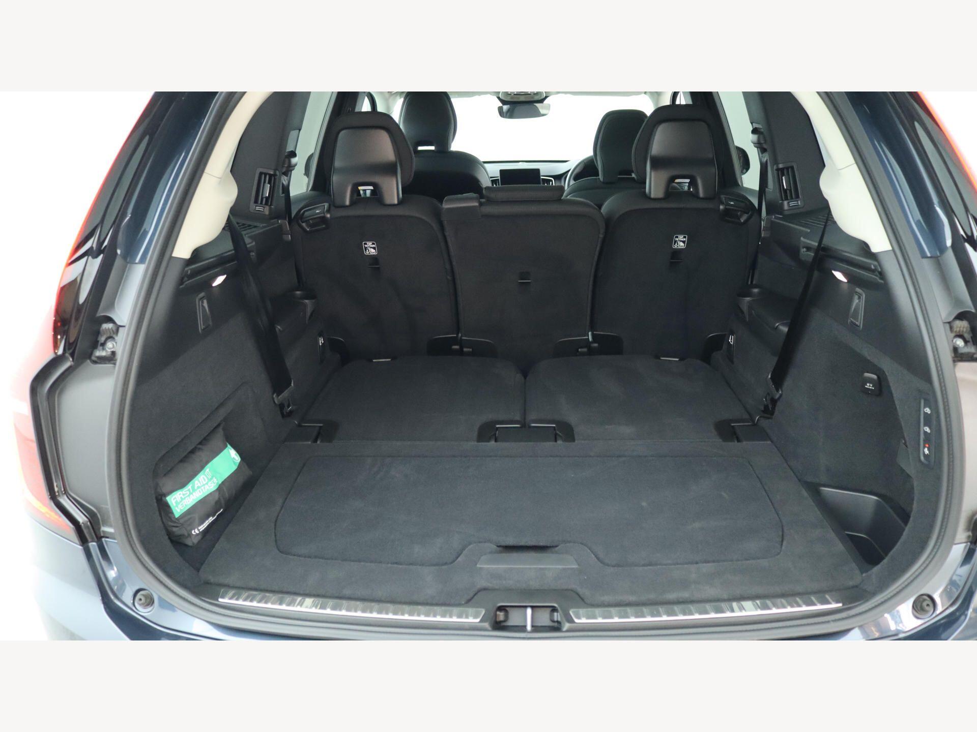 Volvo XC90 view 16
