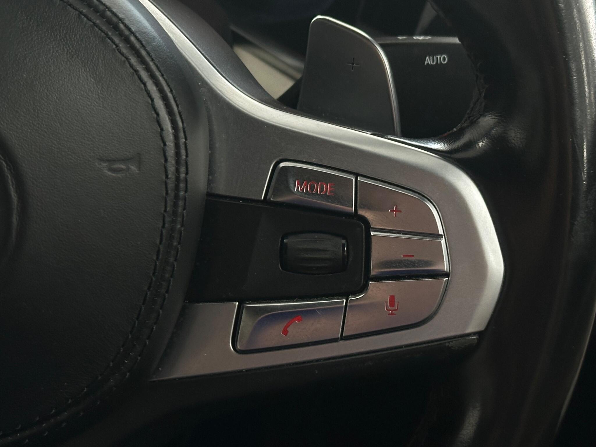 BMW 7 Series view 25