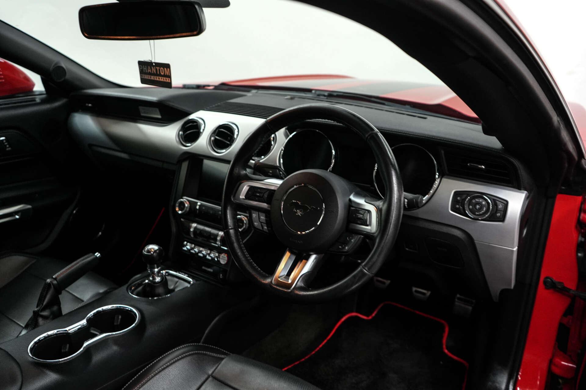 Ford Mustang view 12