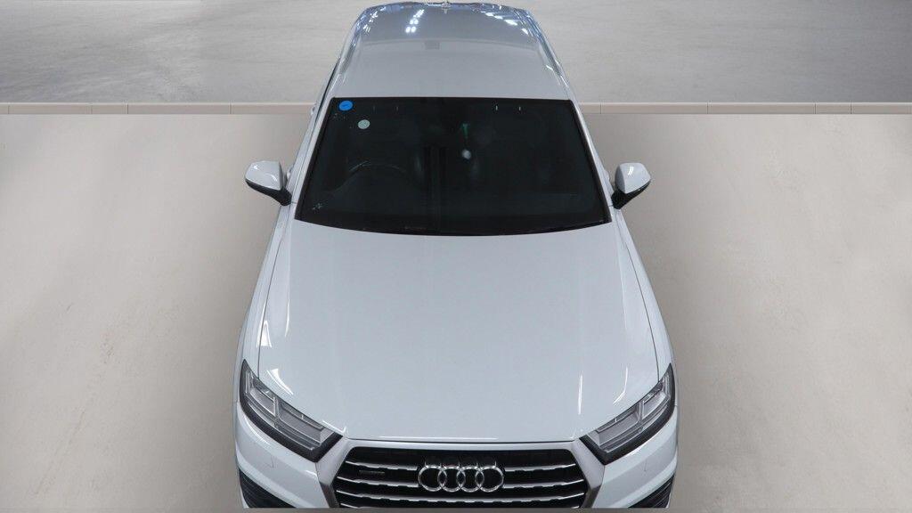 Audi Q7 view 5