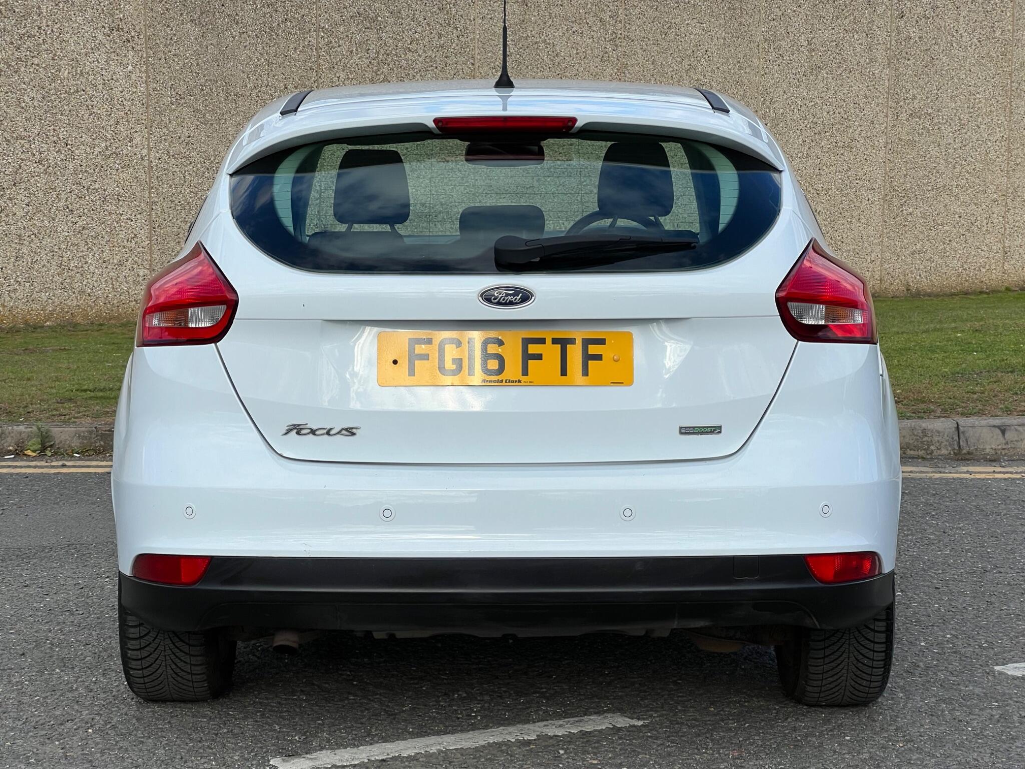 Ford Focus view 10